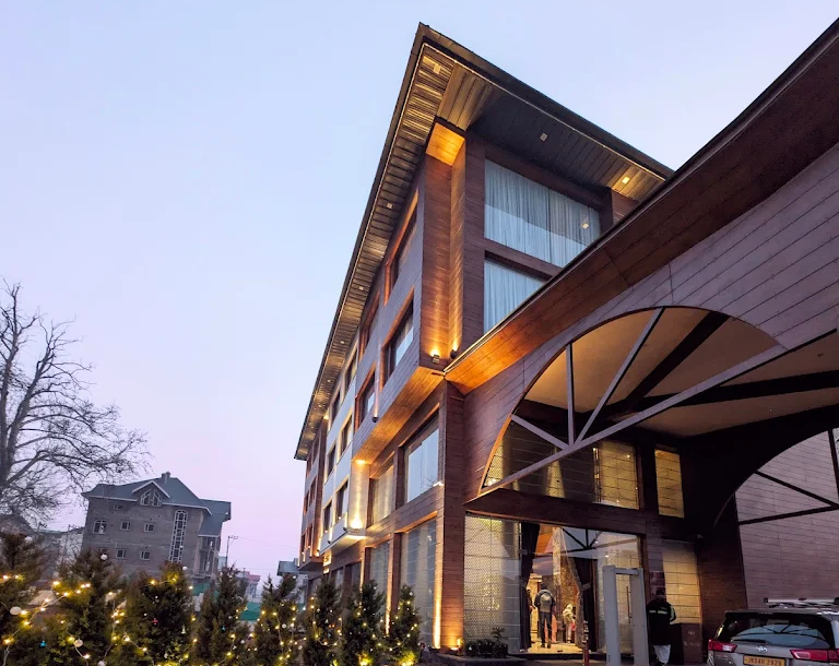 Srinagar Hotel Stay